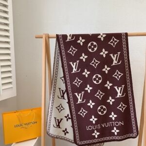 <AUTHENTIC>Louis Vuitton Scarf